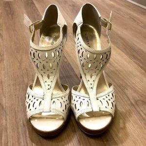 Audrey Brooke White Leather Cut Out Wood Heels 10